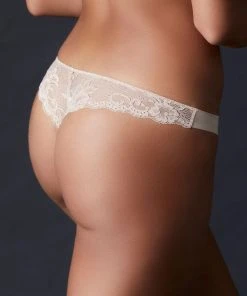 Journelle Estelle Thong