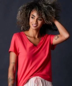 Hanro Chevron Down Icon Short Sleeve V-Neck Shirt