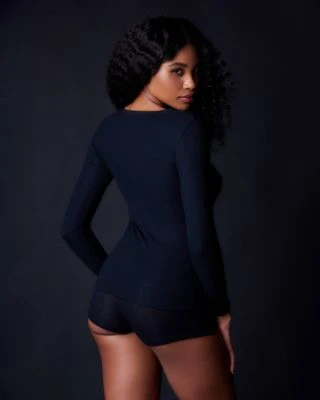 Collezione Privata Fine Rib V Neck Long Sleeve 3 Collezione Privata Fine Rib V Neck Long Sleeve