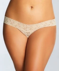 Hanky Panky Signature Lace Low-Rise Thong (Rolled)