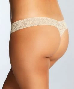 Hanky Panky Signature Lace Low-Rise Thong (Rolled) 4 Hanky Panky Signature Lace Low-Rise Thong (Rolled)